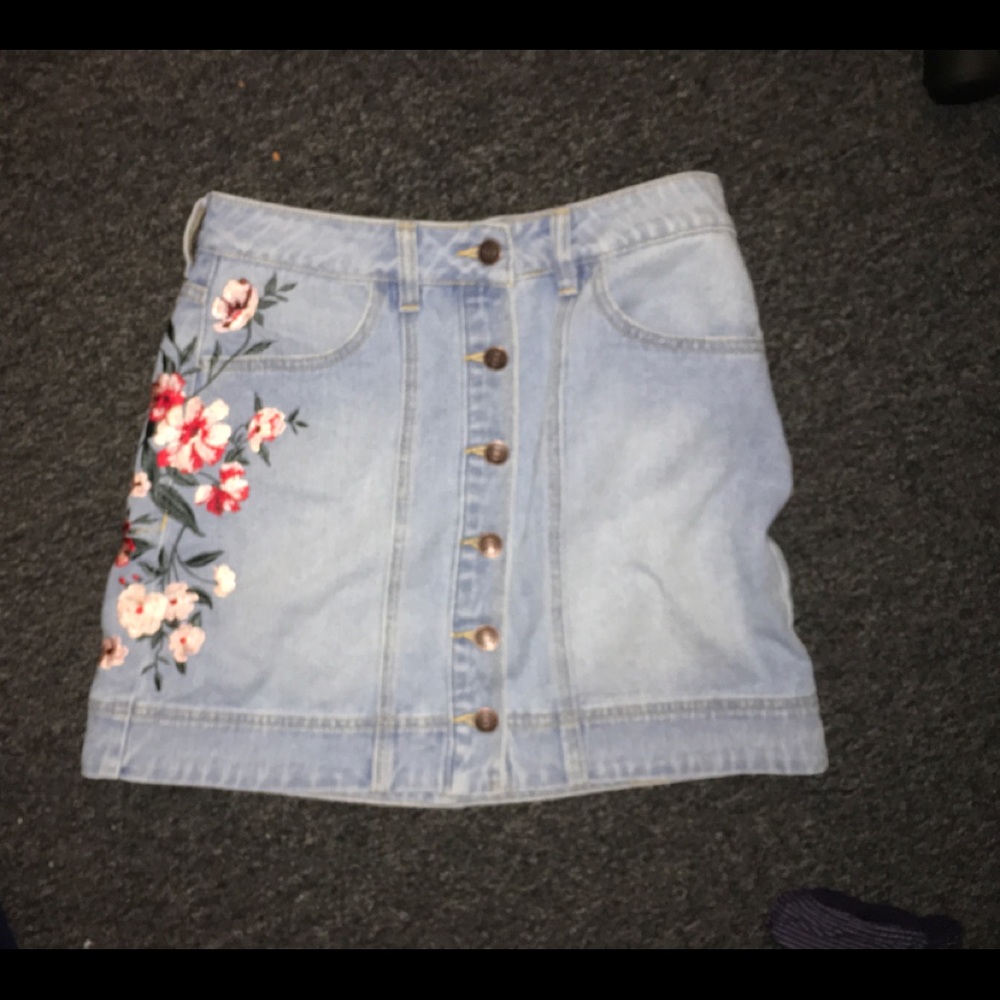 Floral embroidered skirt
